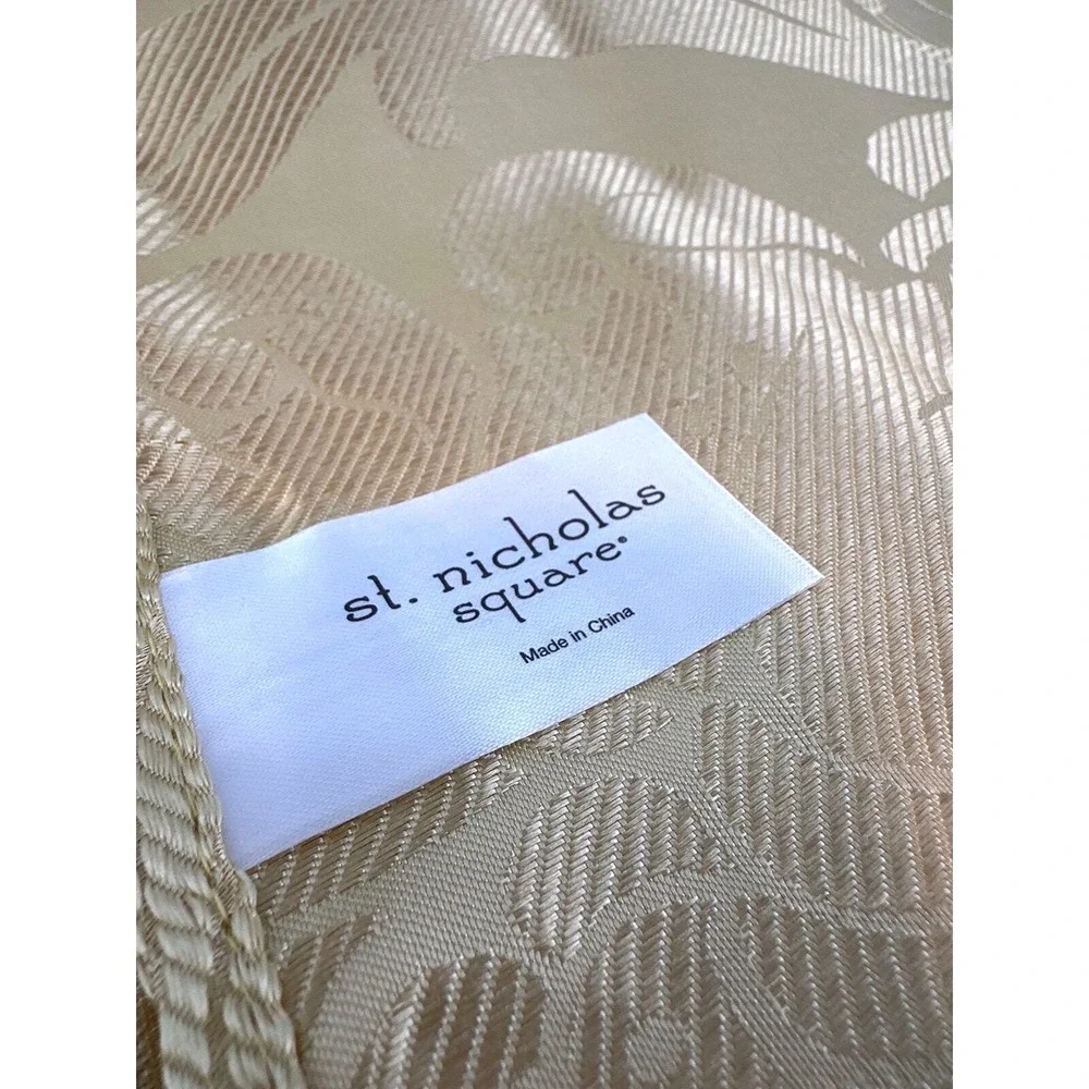 Set of 4‎ St. Nicholas Square Tablecloth Damask Floral Pattern Decor